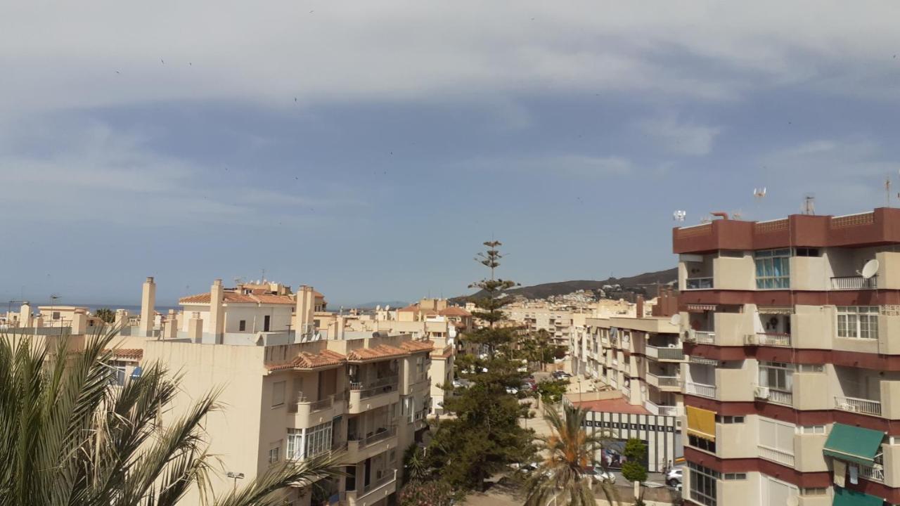 Amplio Piso Al Lado De La Playa En Nerja Apartment Bagian luar foto