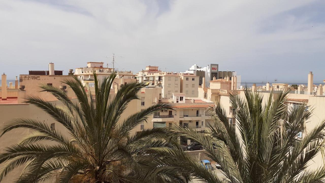 Amplio Piso Al Lado De La Playa En Nerja Apartment Bagian luar foto